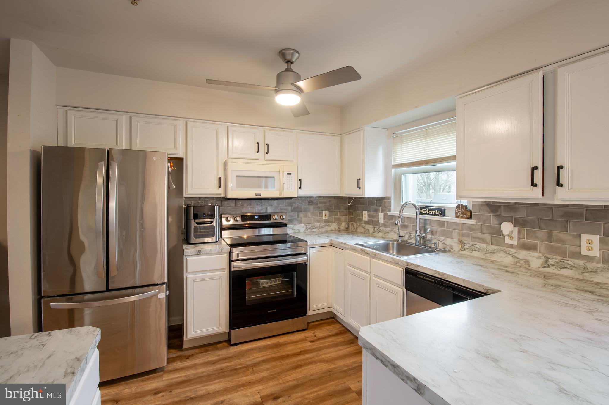 BUTTONWOODS - Residential