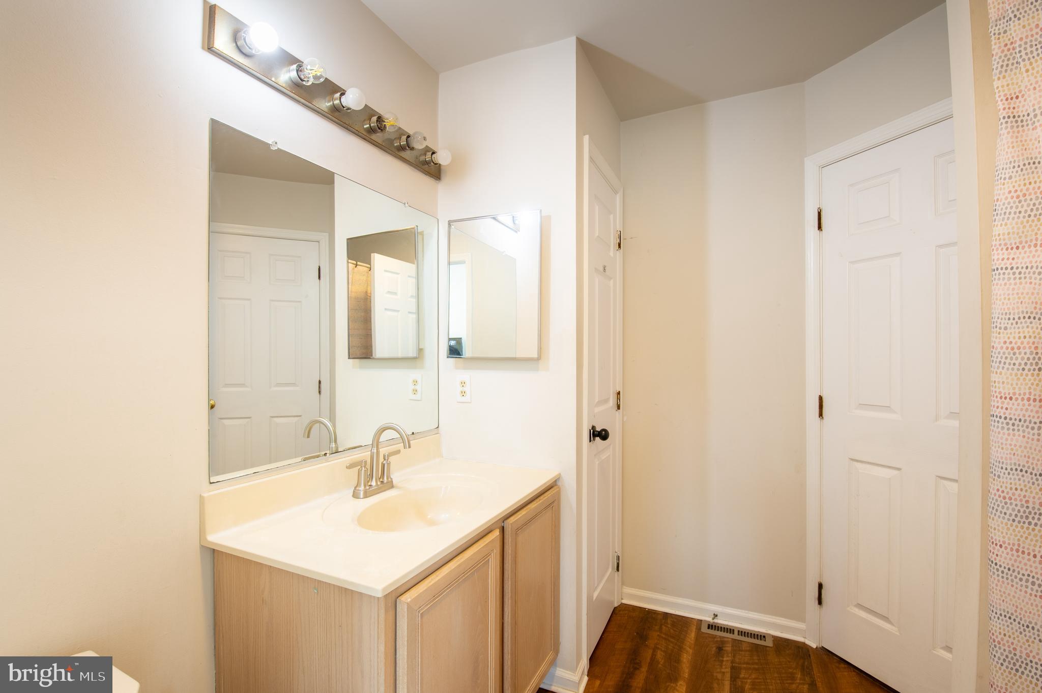 BUTTONWOODS - Residential