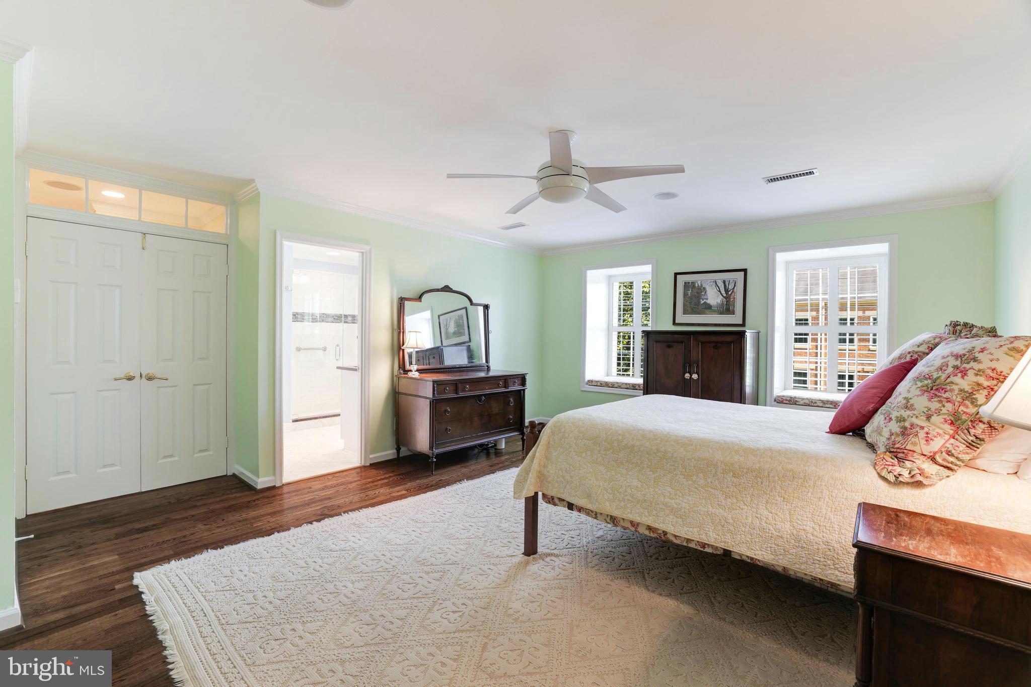 MCLEAN MEWS - Residential