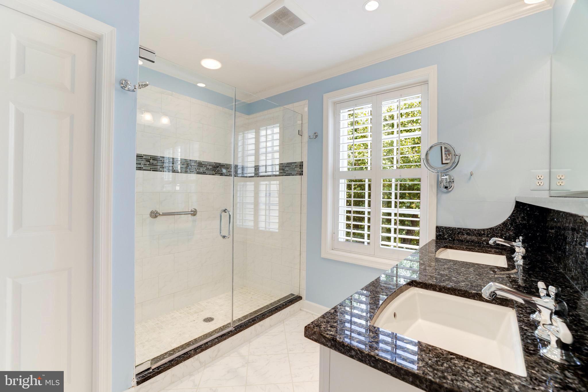 MCLEAN MEWS - Residential