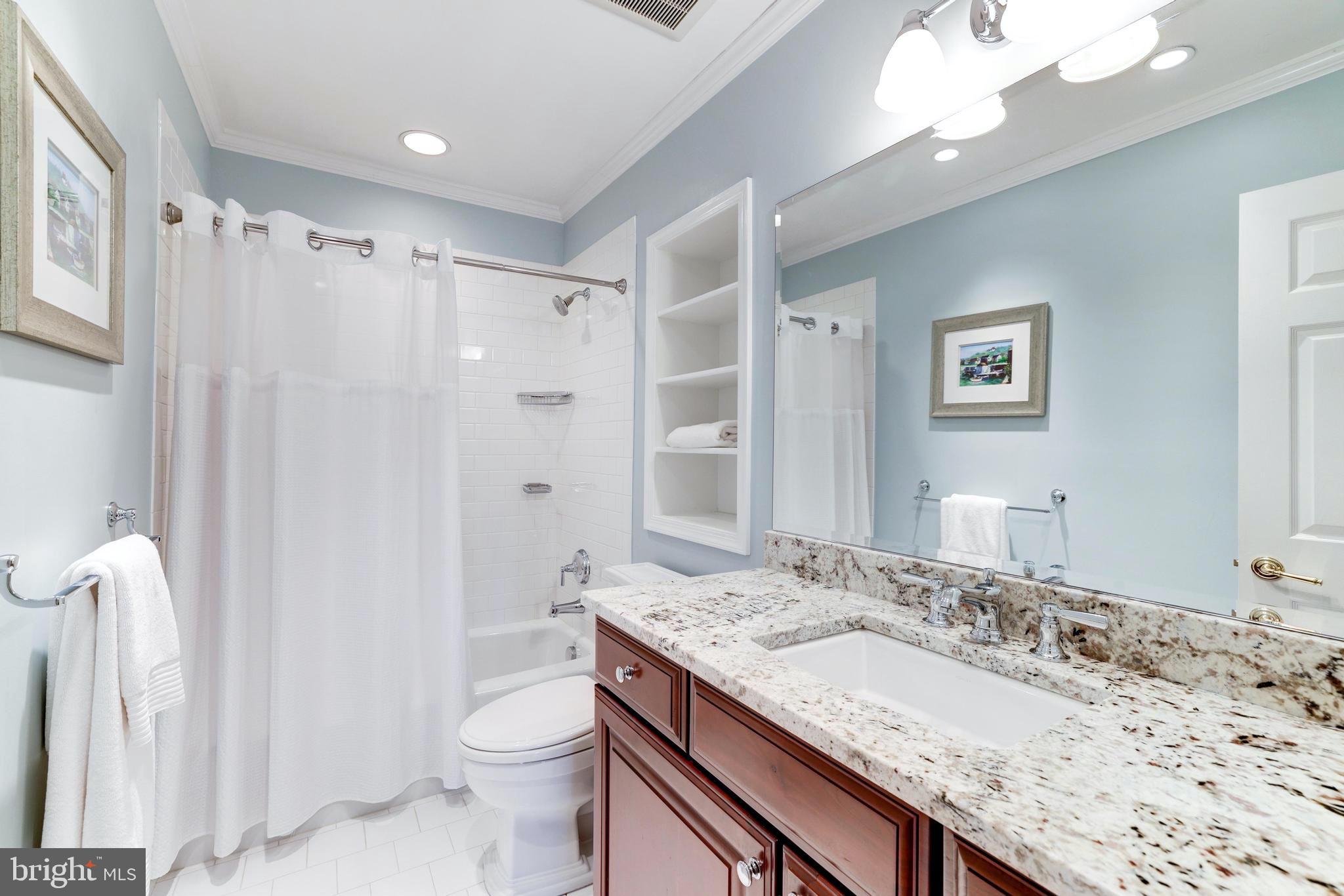 MCLEAN MEWS - Residential