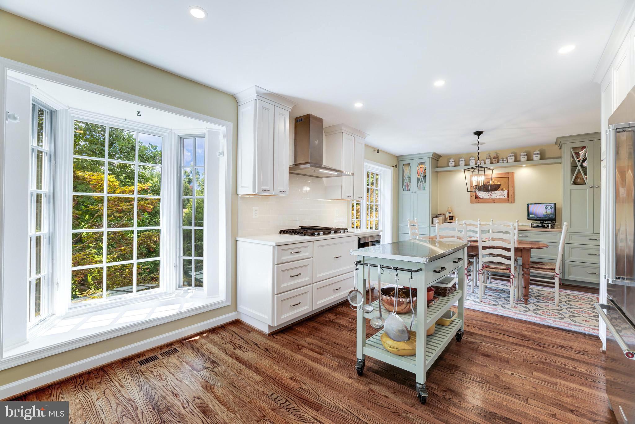 MCLEAN MEWS - Residential