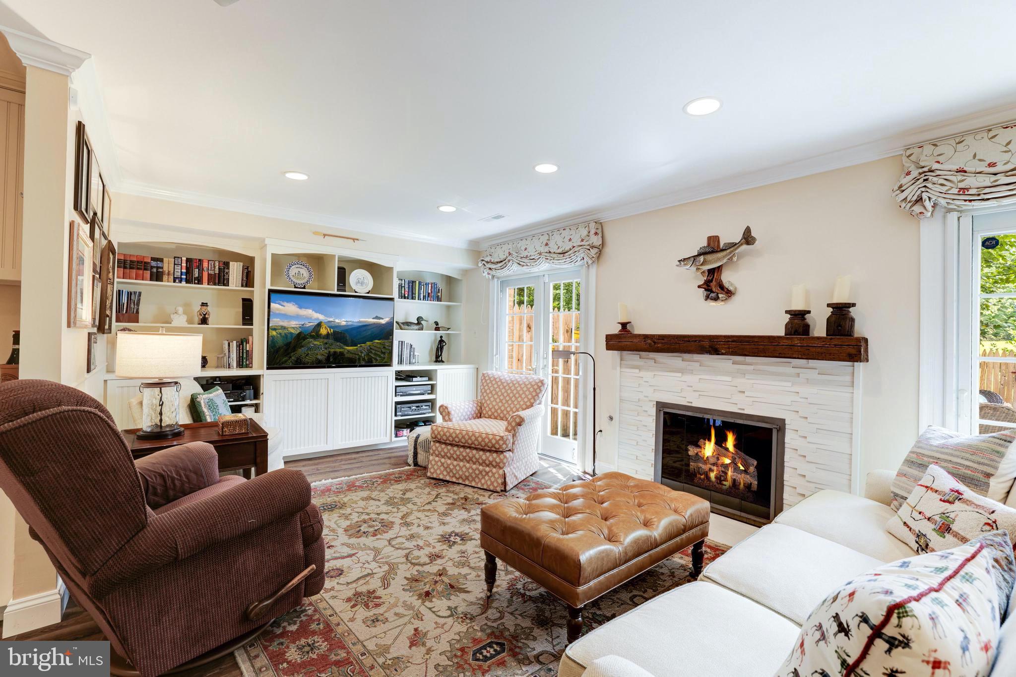 MCLEAN MEWS - Residential