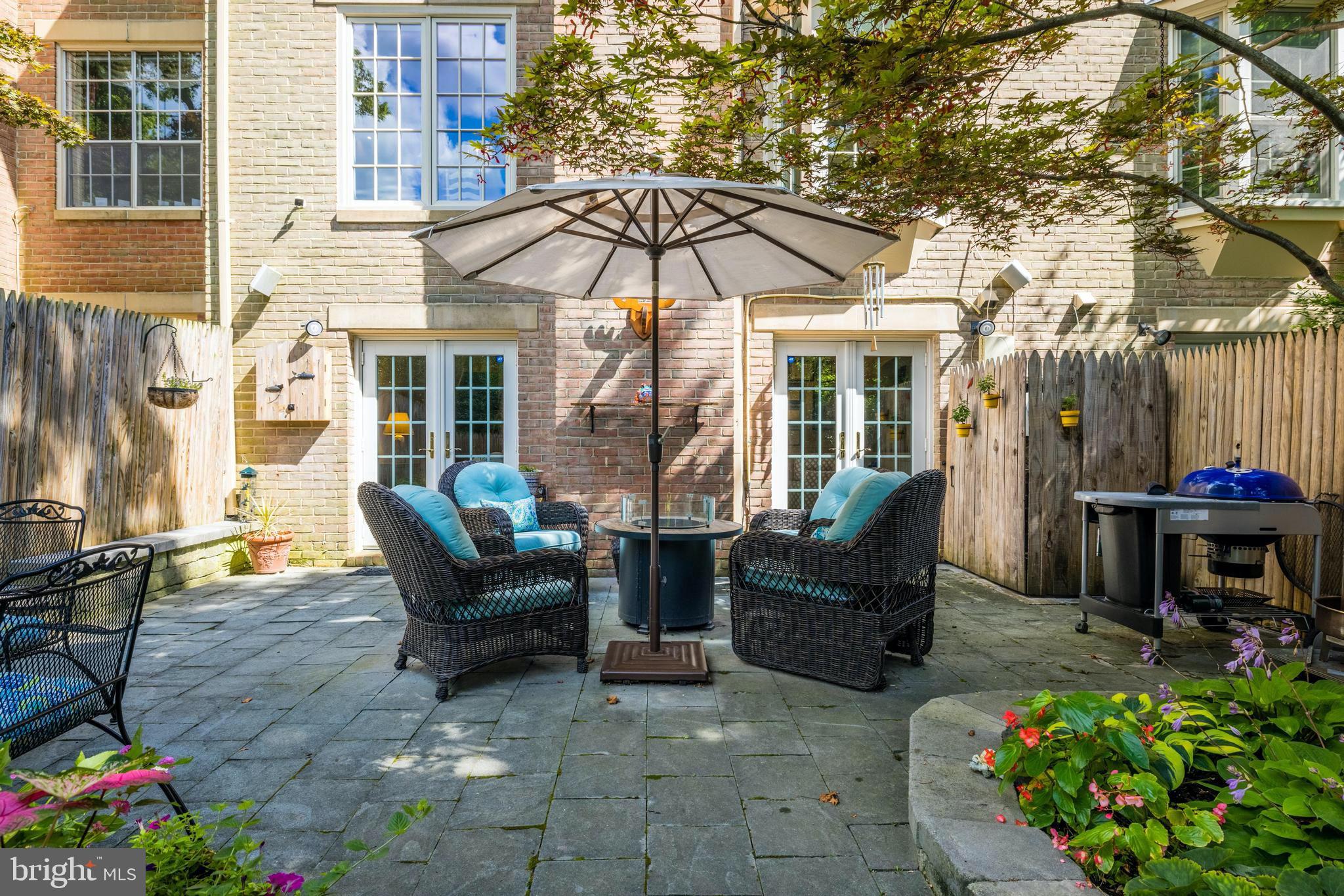 MCLEAN MEWS - Residential