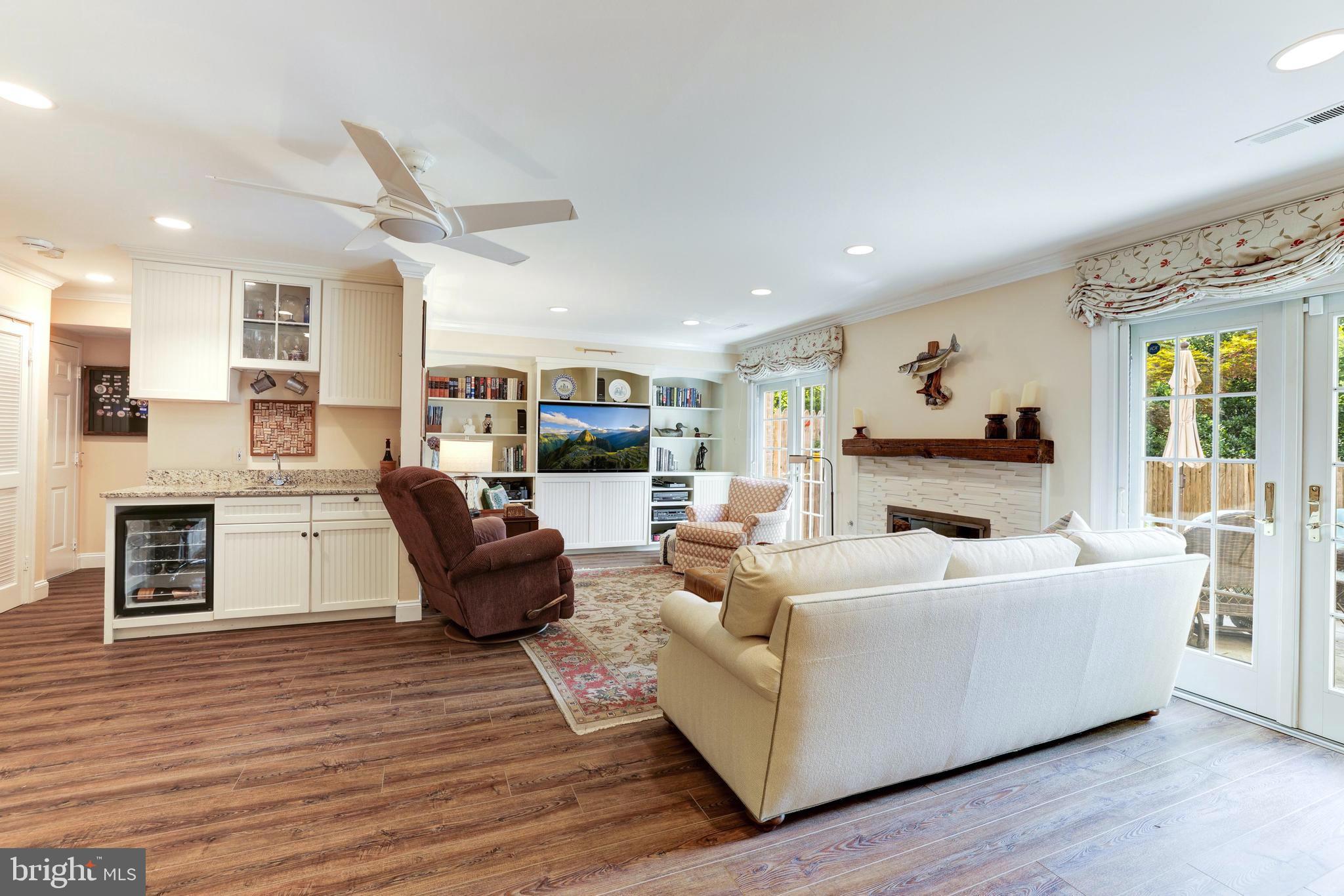 MCLEAN MEWS - Residential