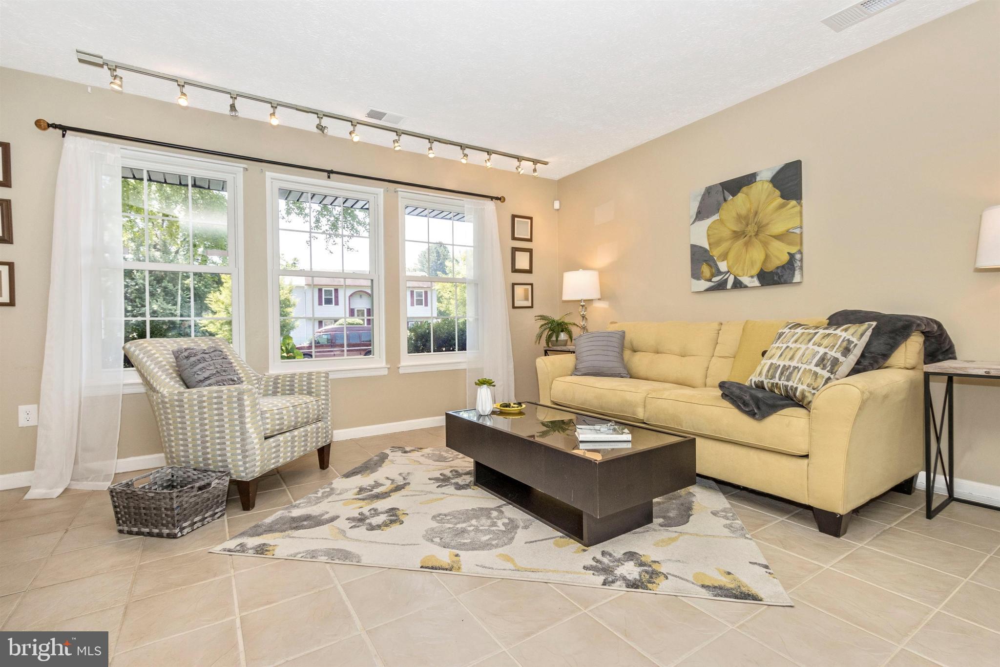 RAMBLING HILLS - Residential