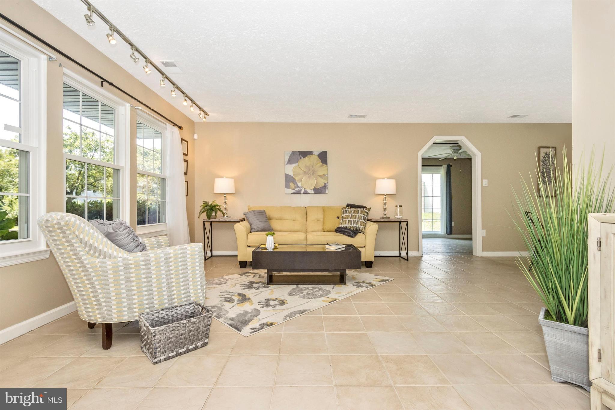 RAMBLING HILLS - Residential