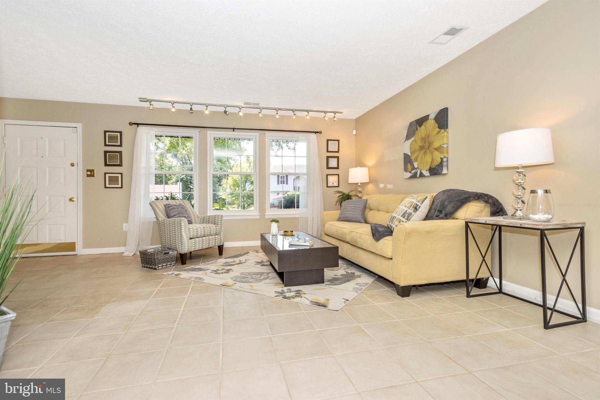 RAMBLING HILLS - Residential