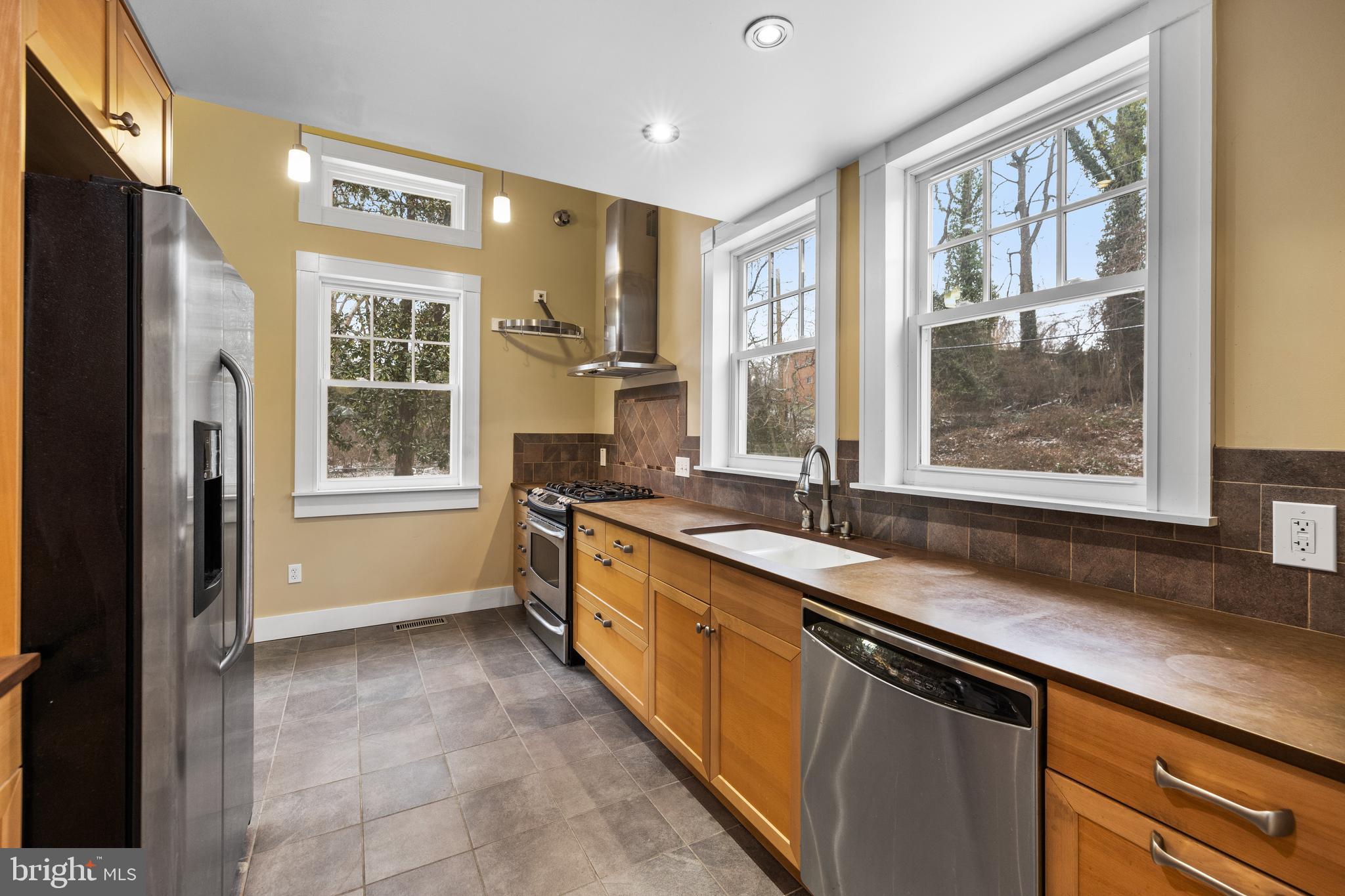 LAKE WALKER - Residential