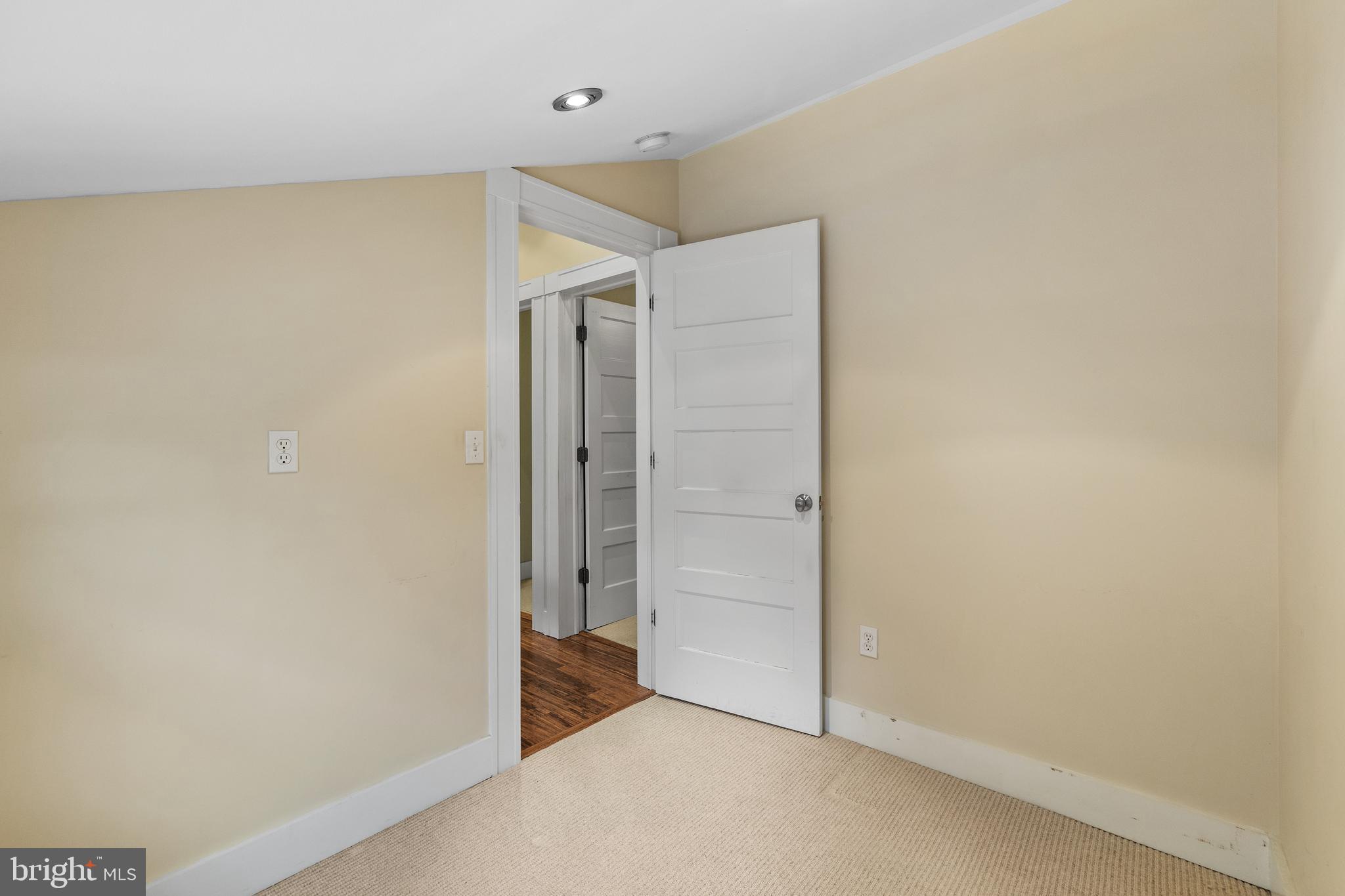 LAKE WALKER - Residential