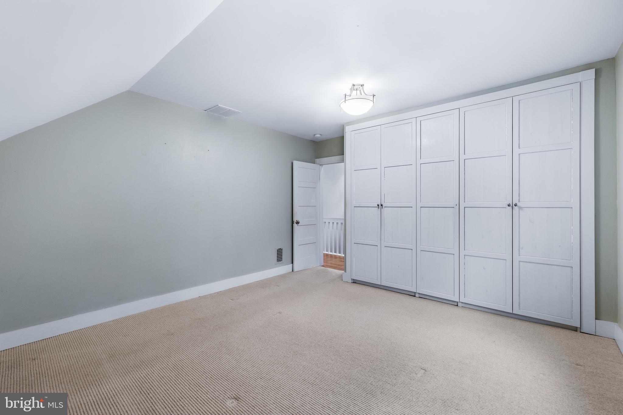 LAKE WALKER - Residential