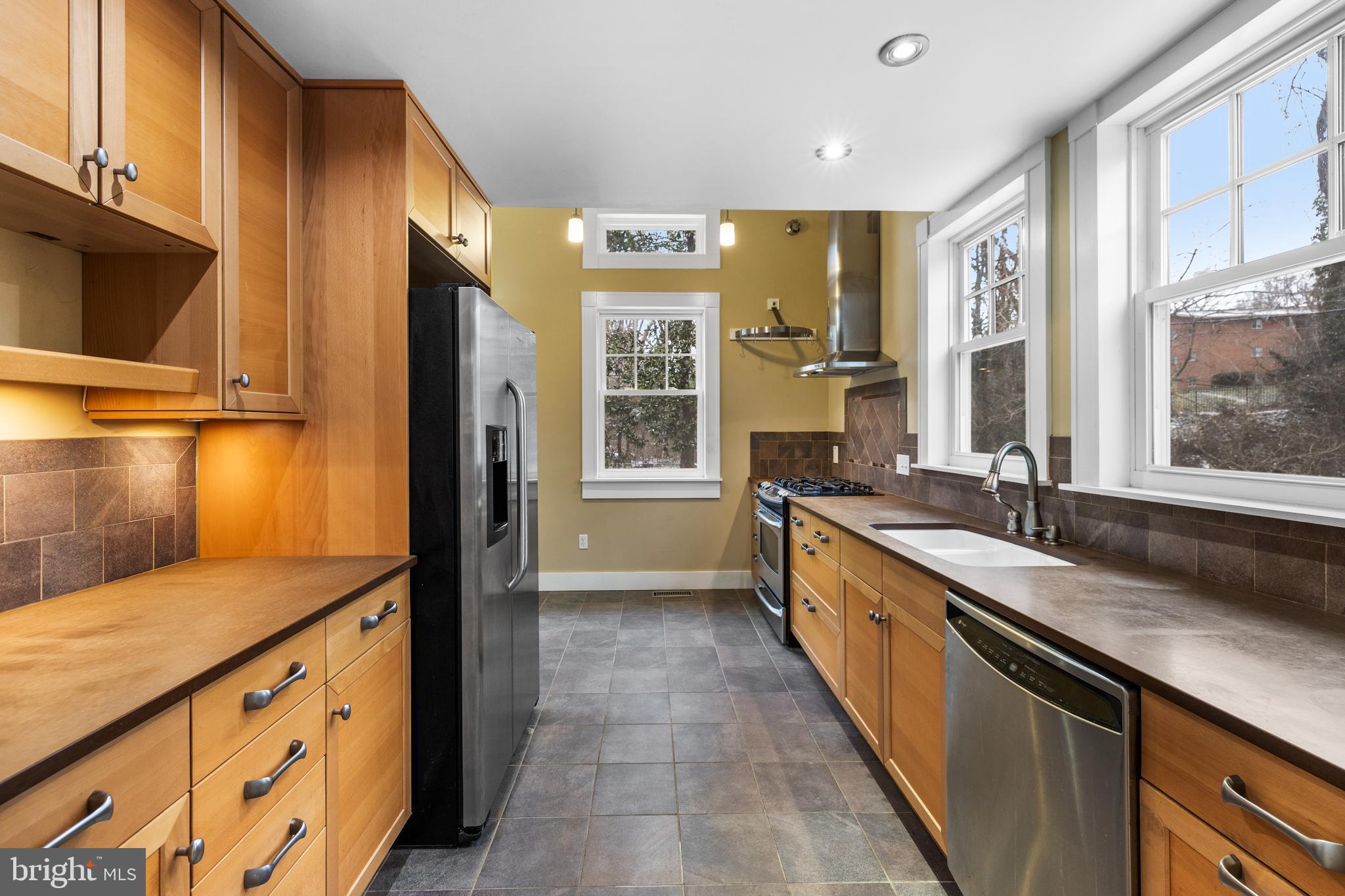 LAKE WALKER - Residential