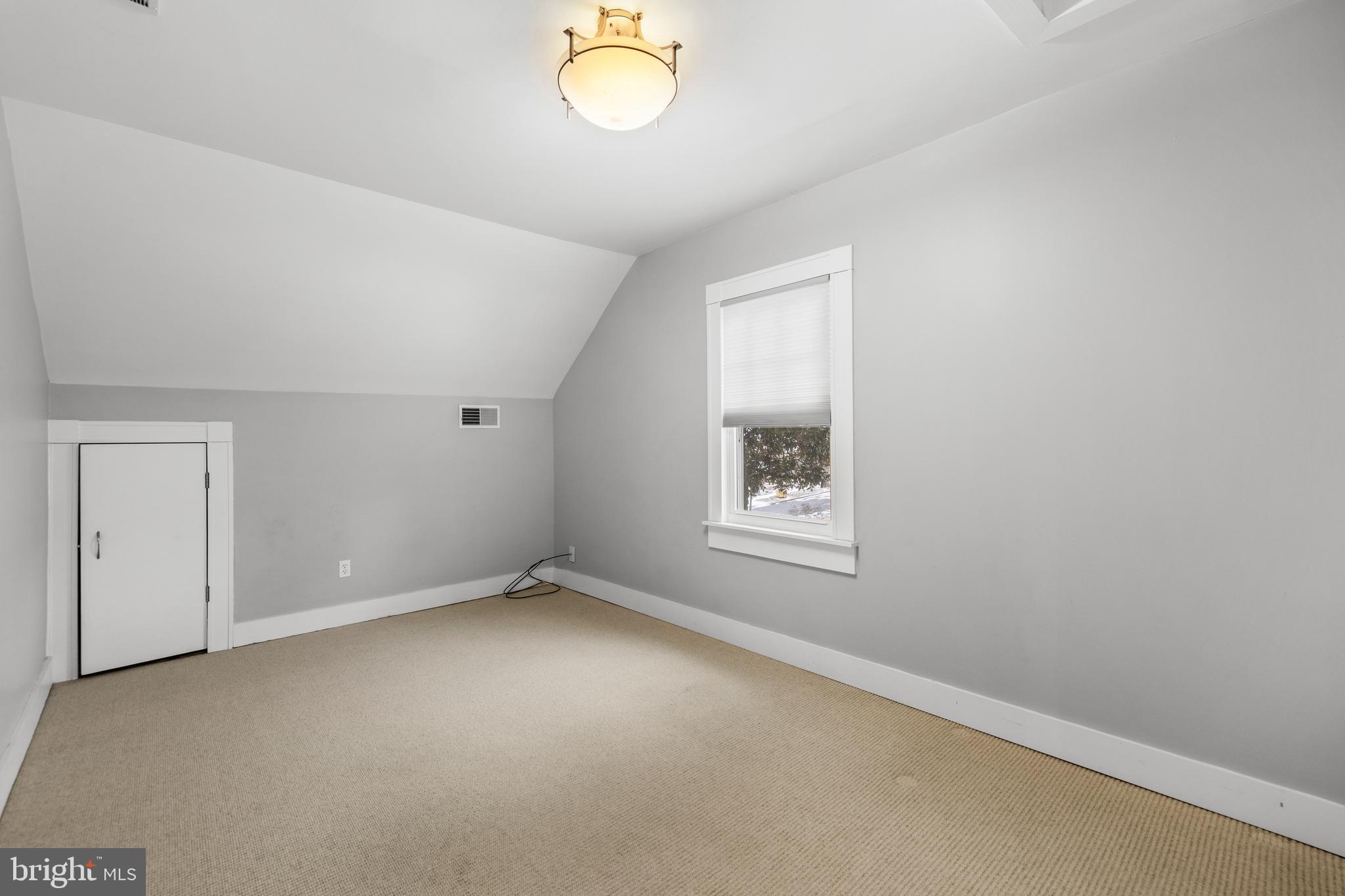 LAKE WALKER - Residential