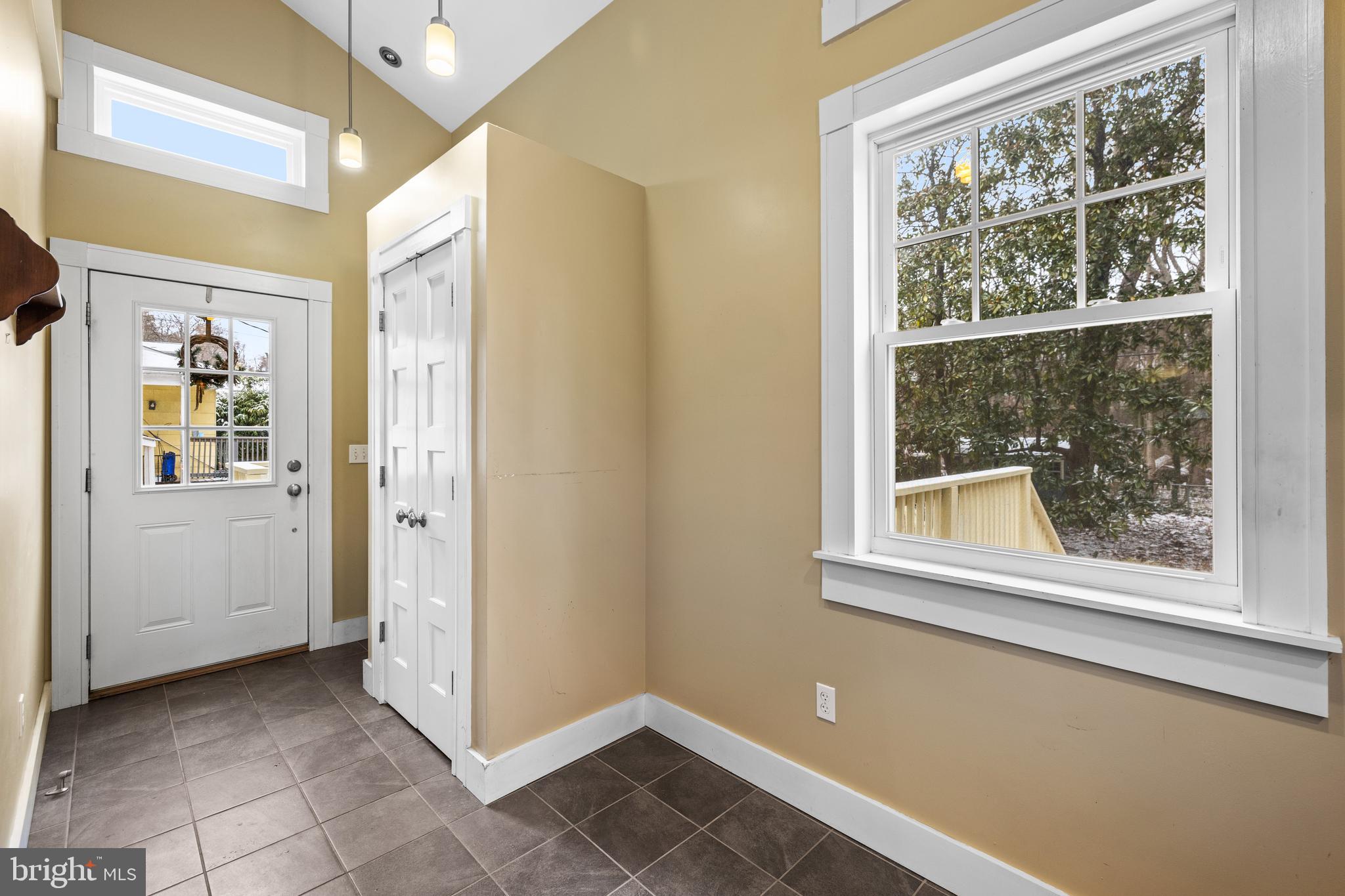 LAKE WALKER - Residential