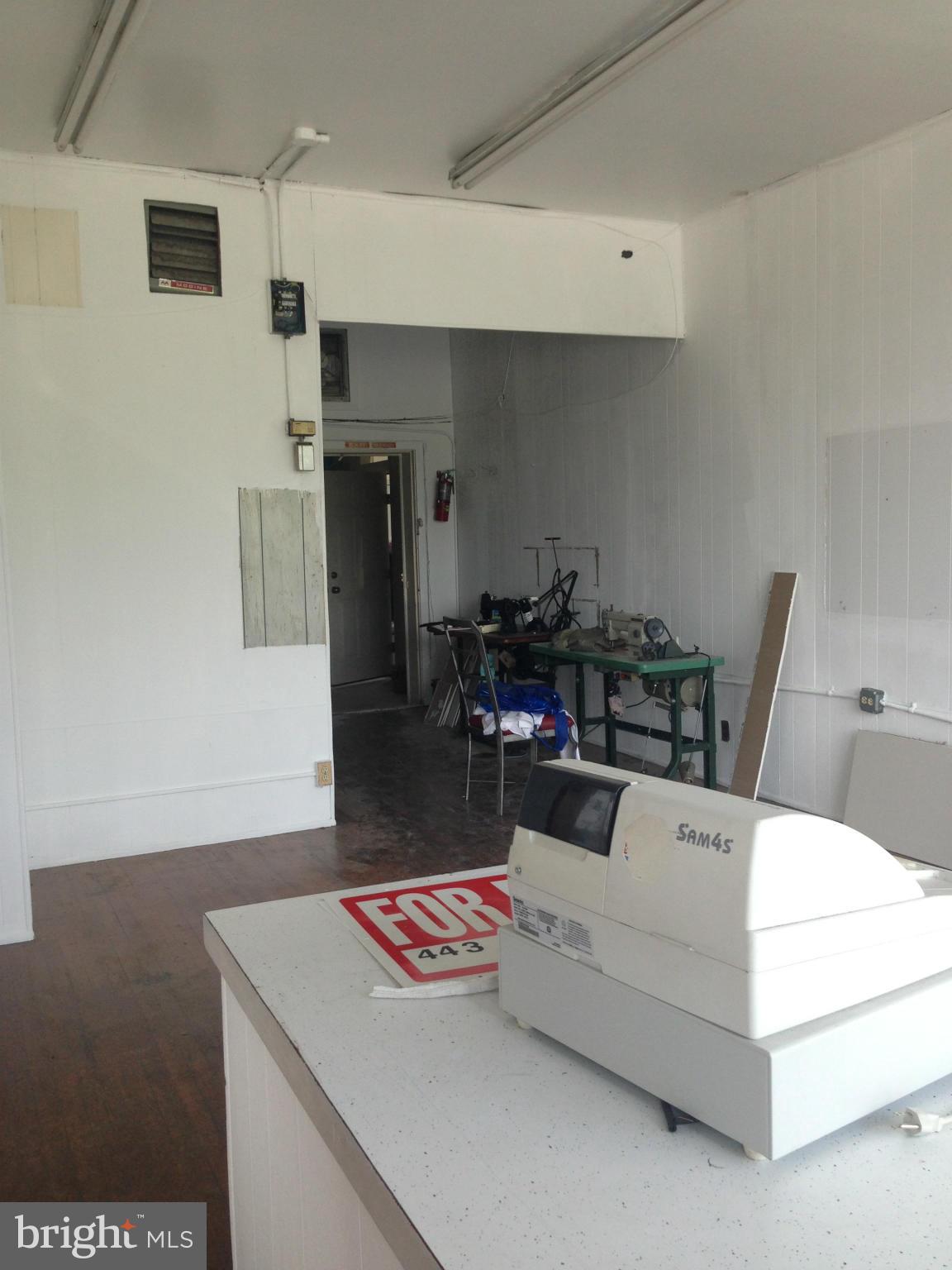 GRAY MANOR - Commercial Lease