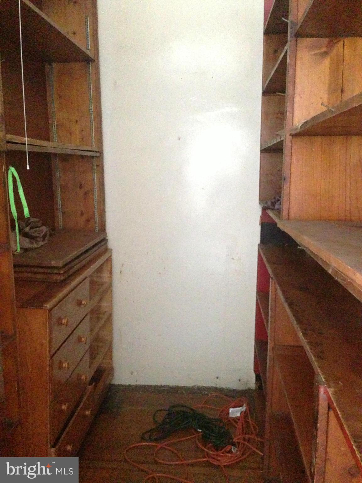 GRAY MANOR - Commercial Lease