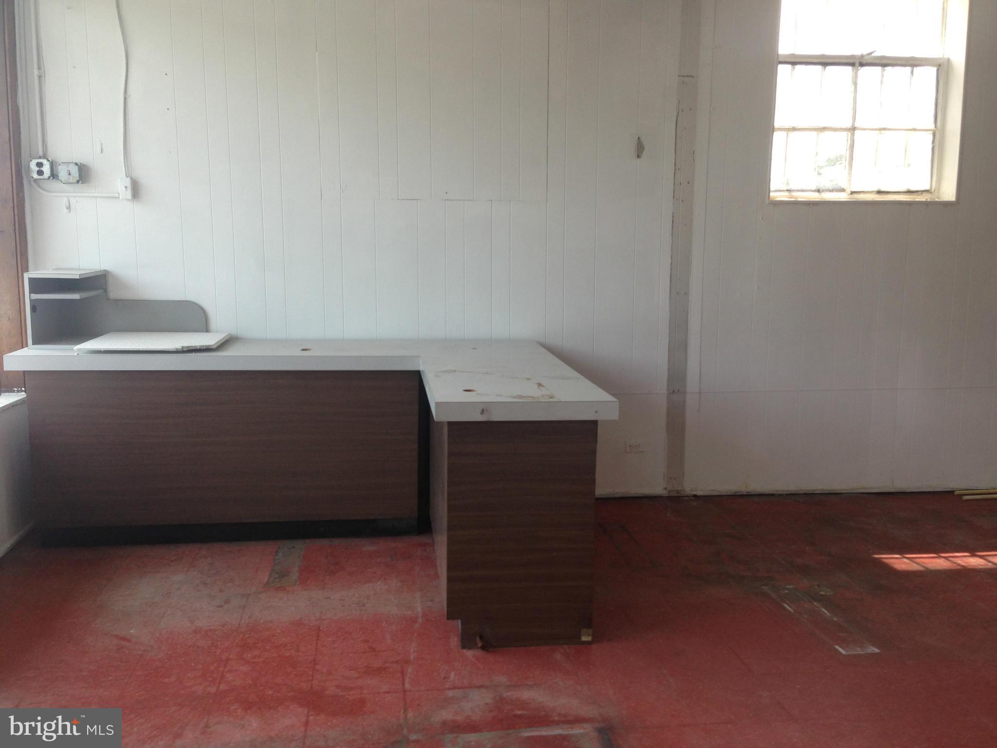 GRAY MANOR - Commercial Lease