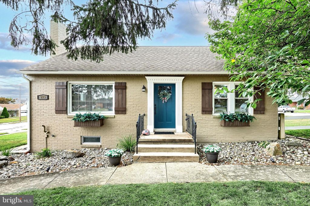 Photo of 215 N Stephen Place, HANOVER, PA 17331 (MLS # PAYK2090010)