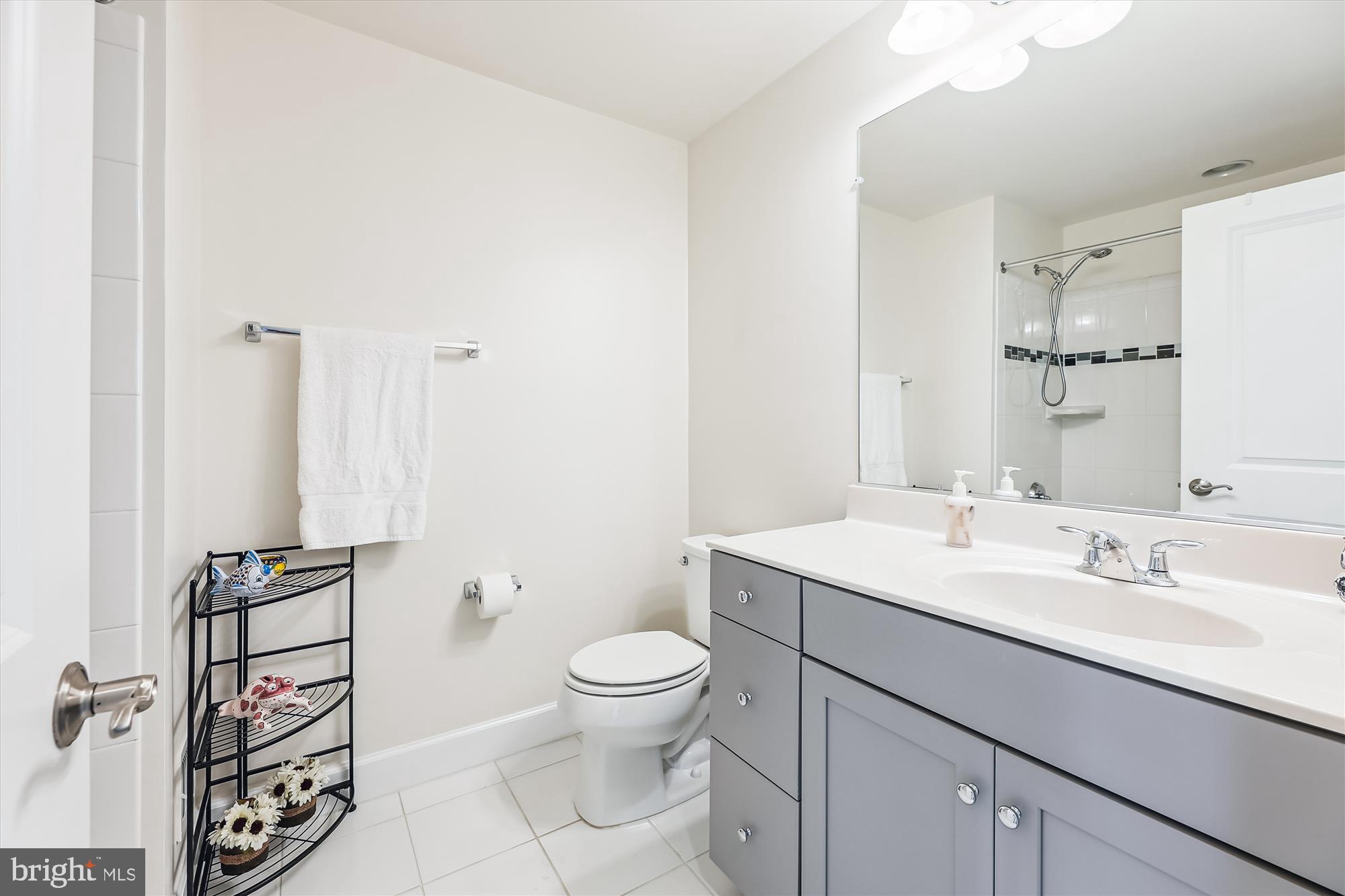 RIVERDALE PARK STATION - Residential Lease