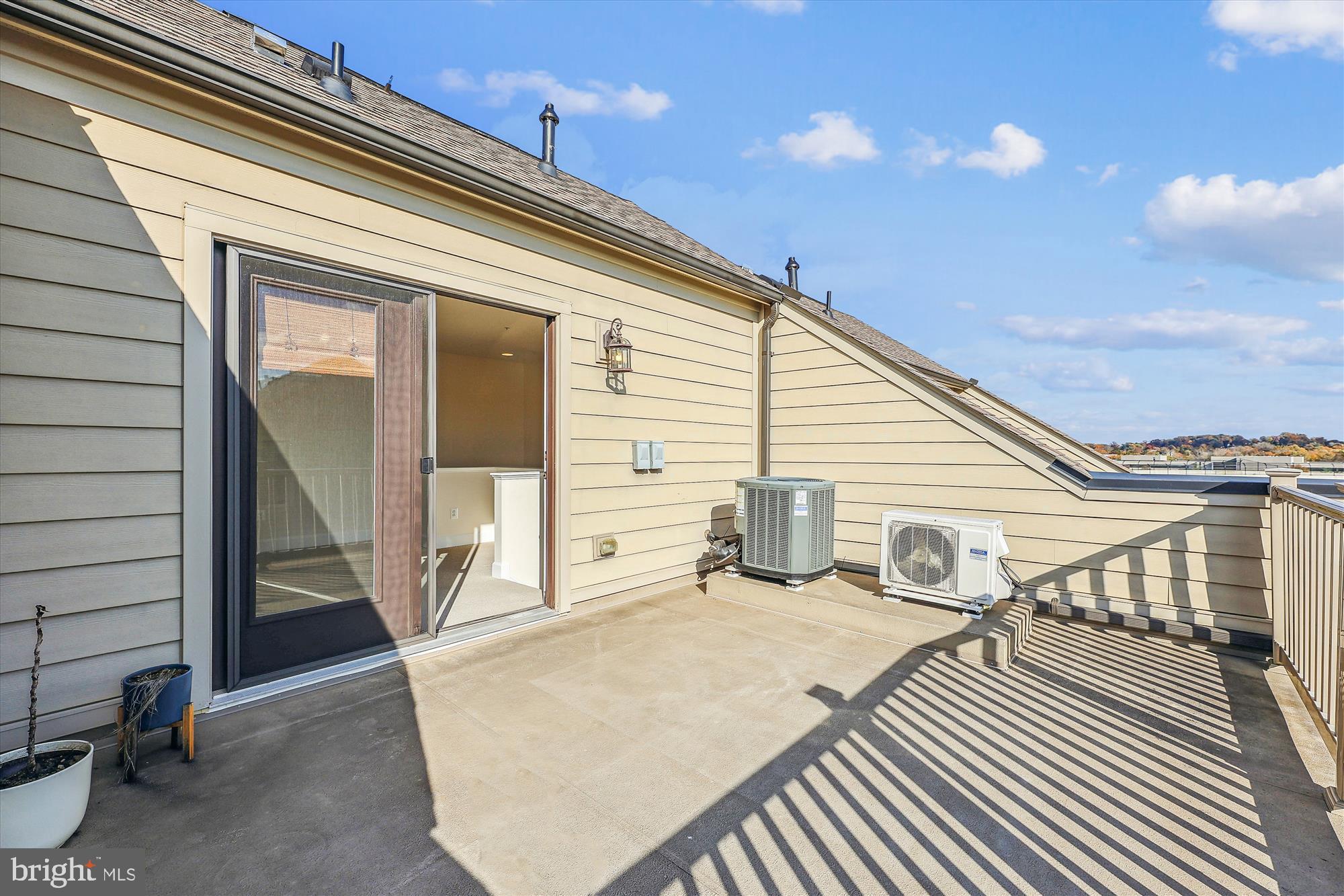 RIVERDALE PARK STATION - Residential Lease