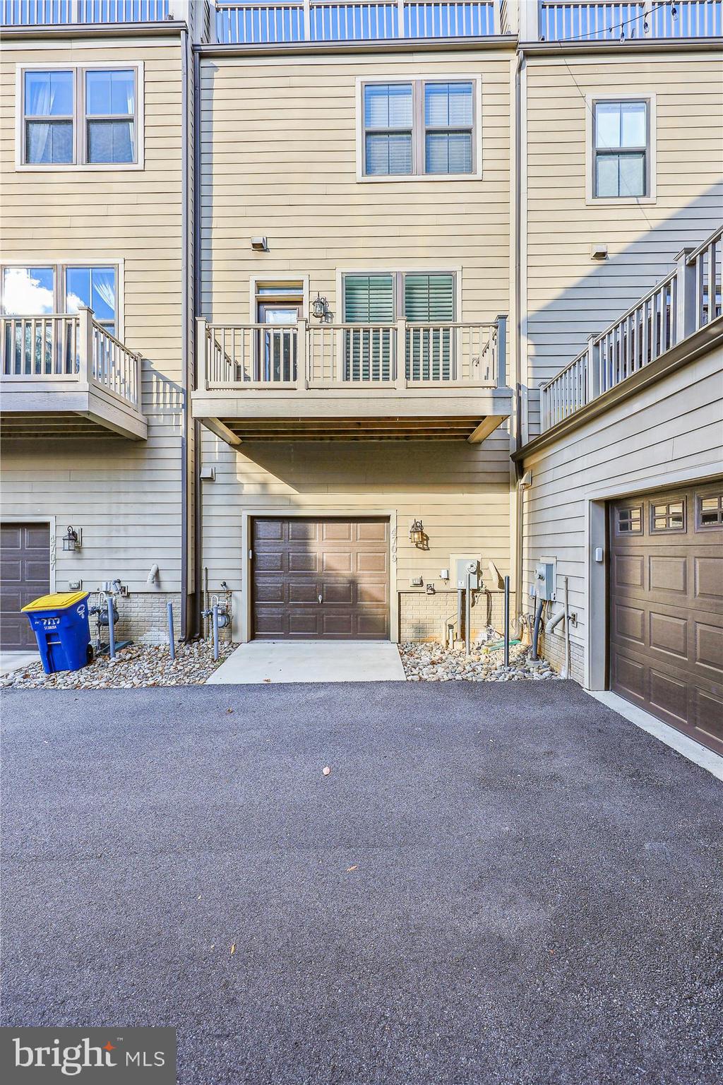 RIVERDALE PARK STATION - Residential Lease