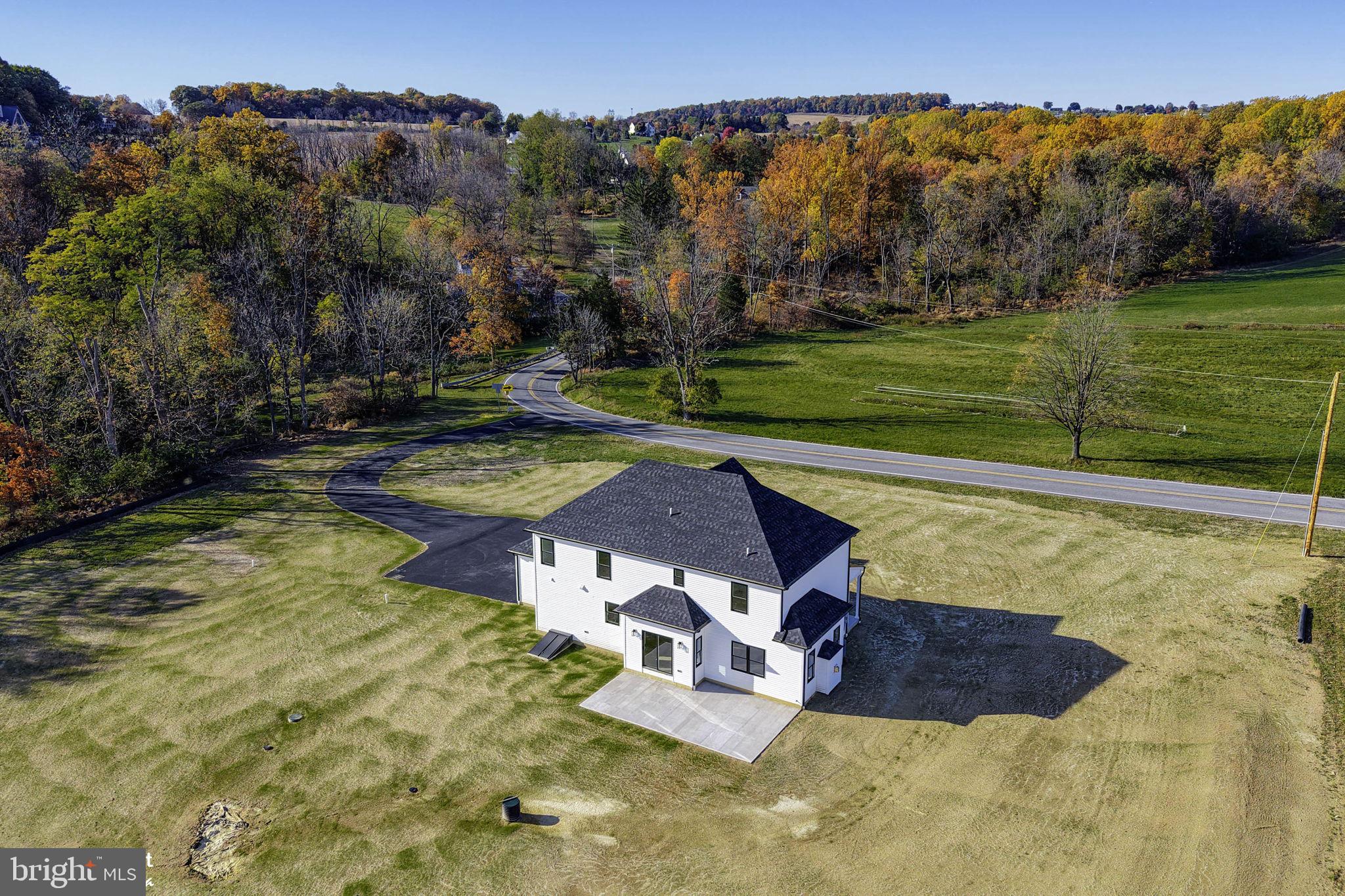 2805 WHITETAIL DEER DRIVE