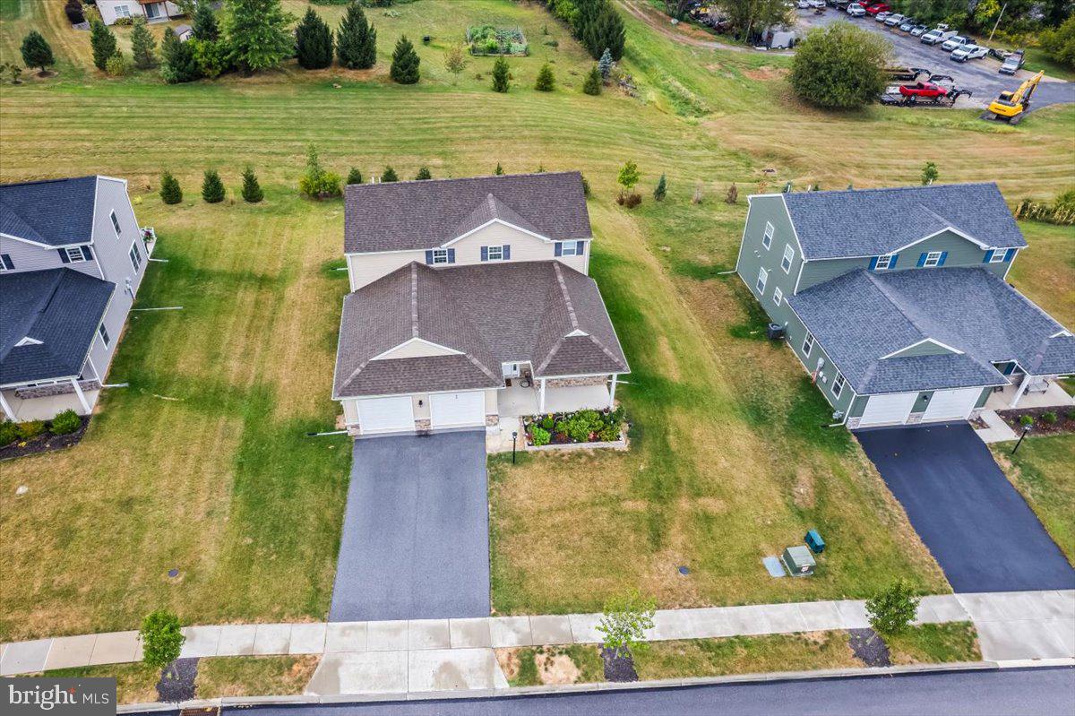 WINDY HEIGHTS, THE NEW - Residential