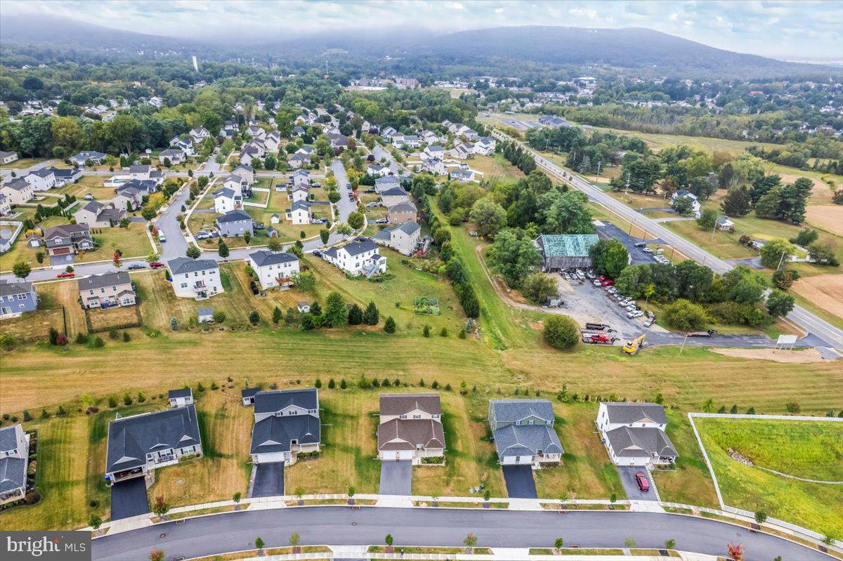 WINDY HEIGHTS, THE NEW - Residential