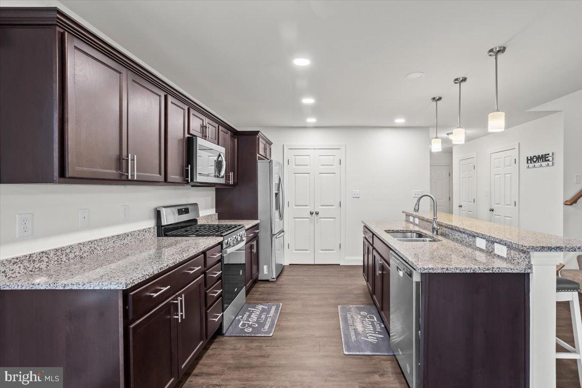 WINDY HEIGHTS, THE NEW - Residential