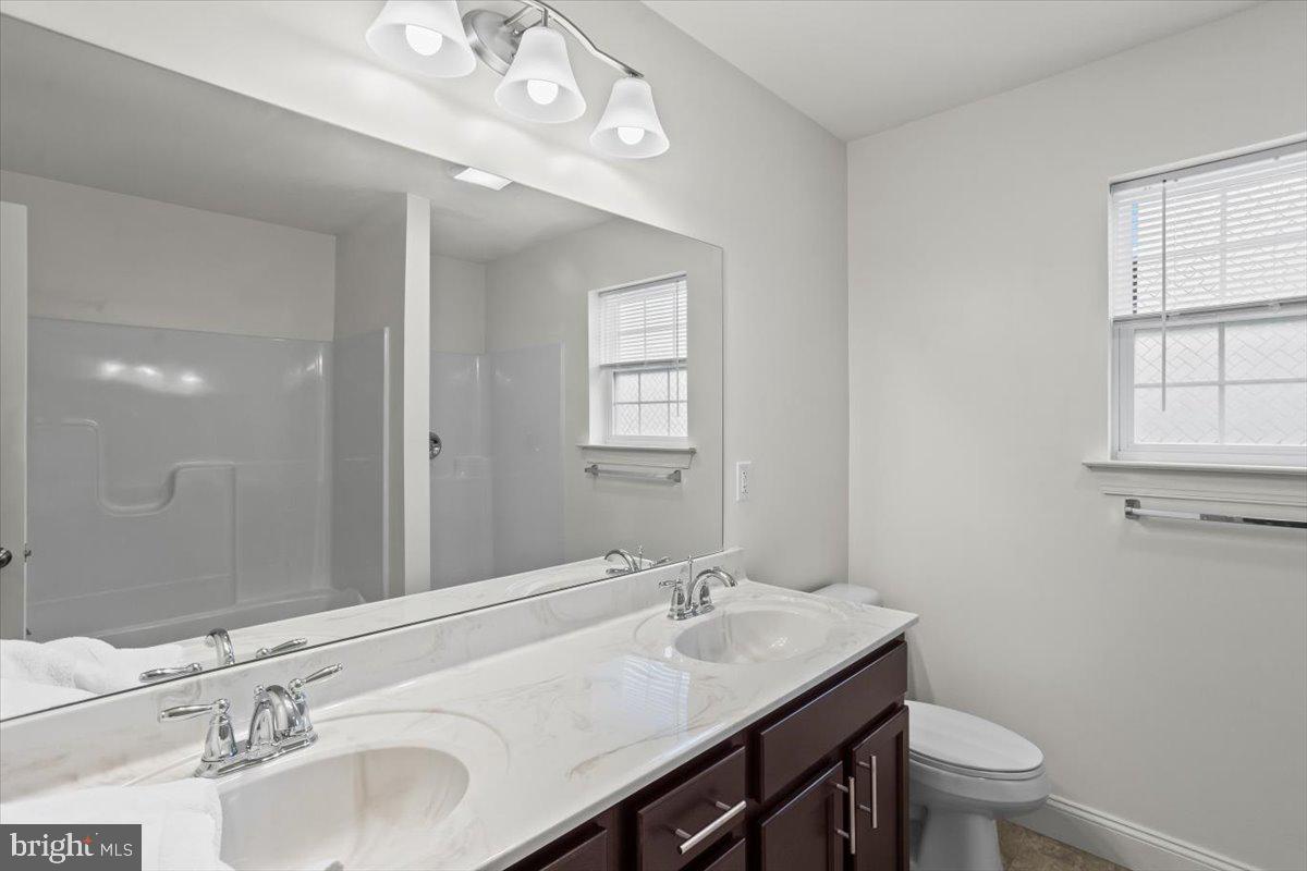 WINDY HEIGHTS, THE NEW - Residential