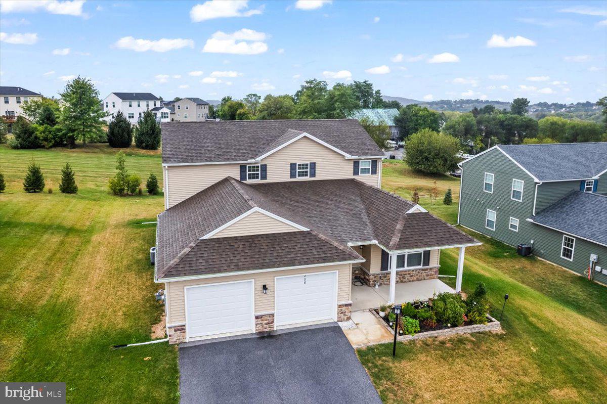 WINDY HEIGHTS, THE NEW - Residential