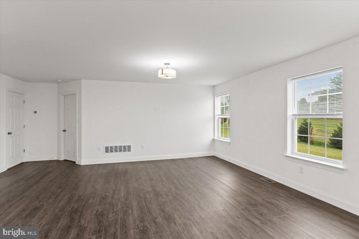 WINDY HEIGHTS, THE NEW - Residential