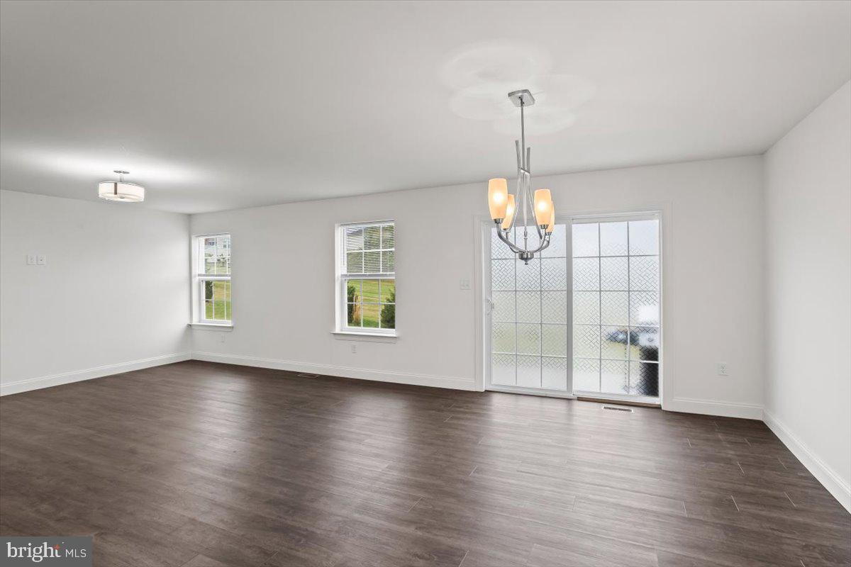 WINDY HEIGHTS, THE NEW - Residential