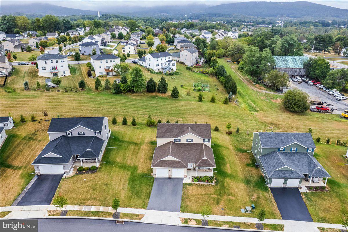 WINDY HEIGHTS, THE NEW - Residential