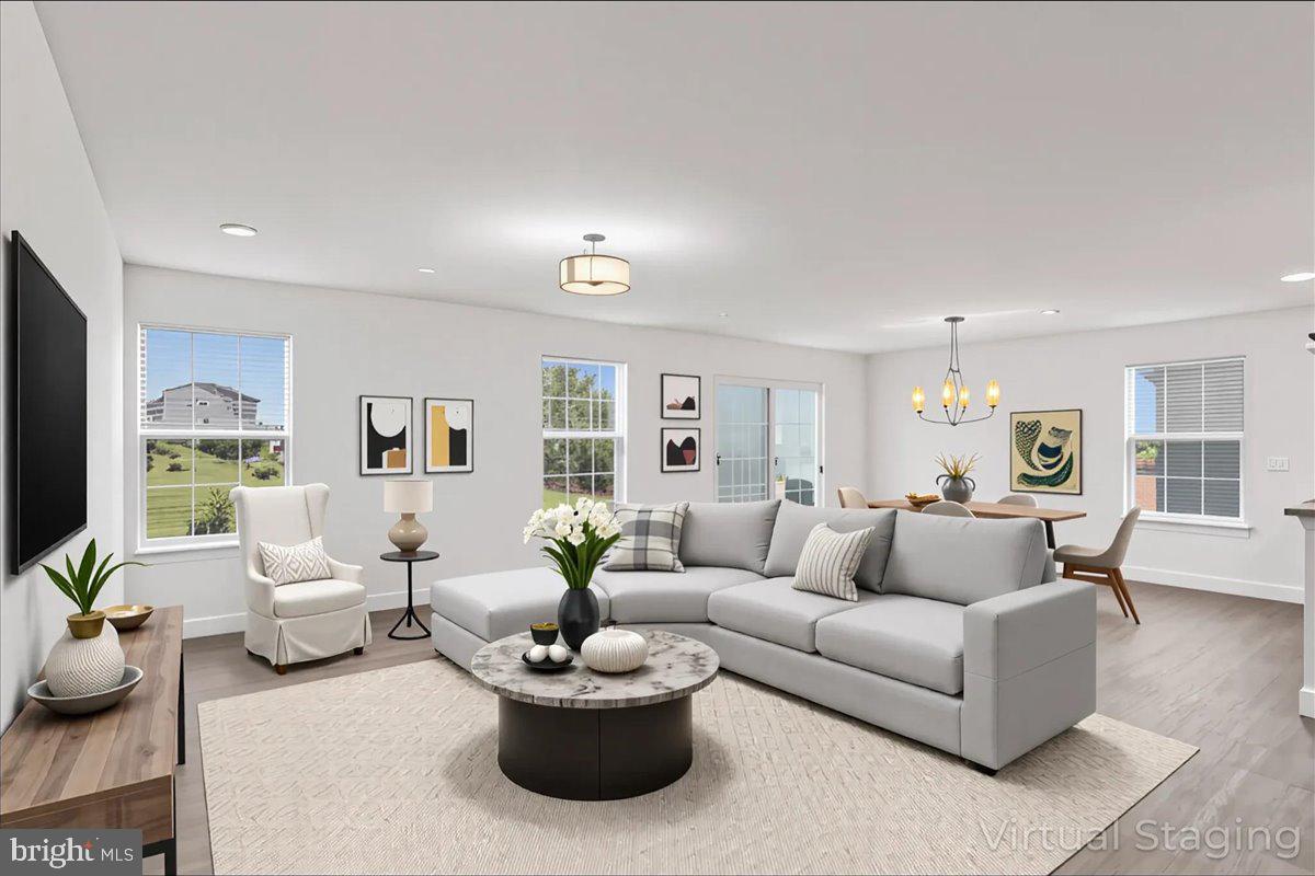 WINDY HEIGHTS, THE NEW - Residential