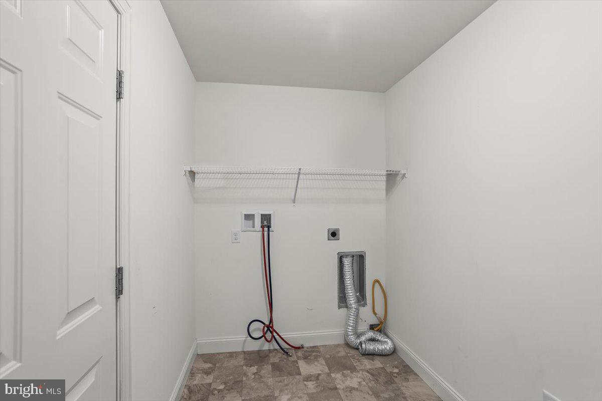 WINDY HEIGHTS, THE NEW - Residential