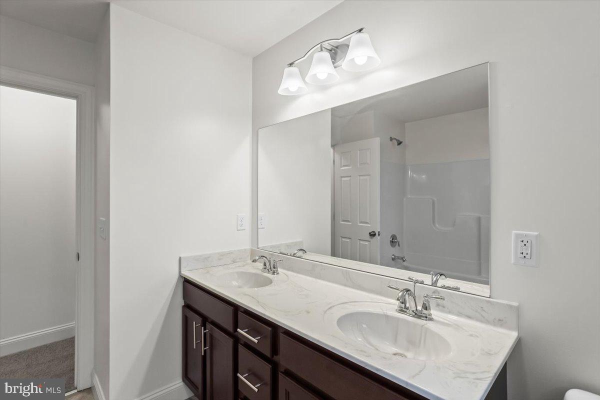 WINDY HEIGHTS, THE NEW - Residential