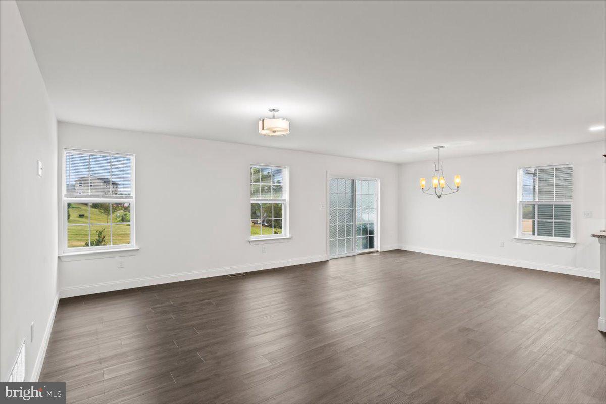 WINDY HEIGHTS, THE NEW - Residential