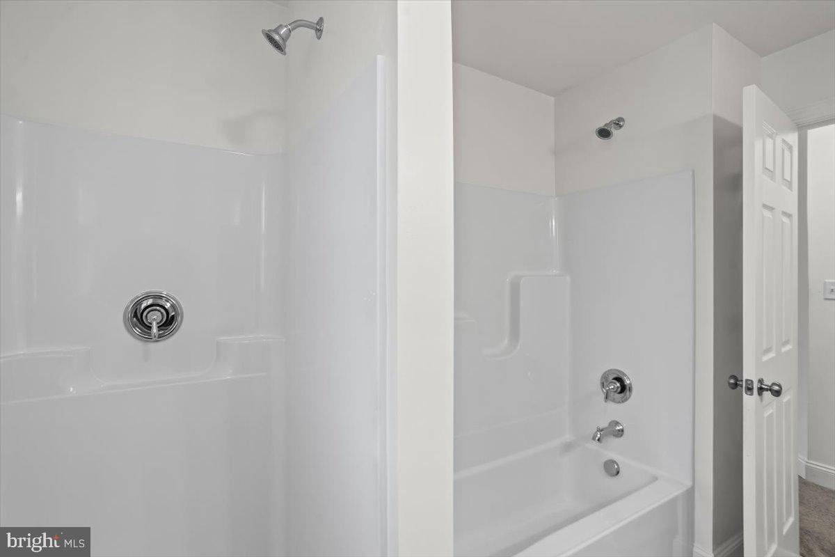 WINDY HEIGHTS, THE NEW - Residential