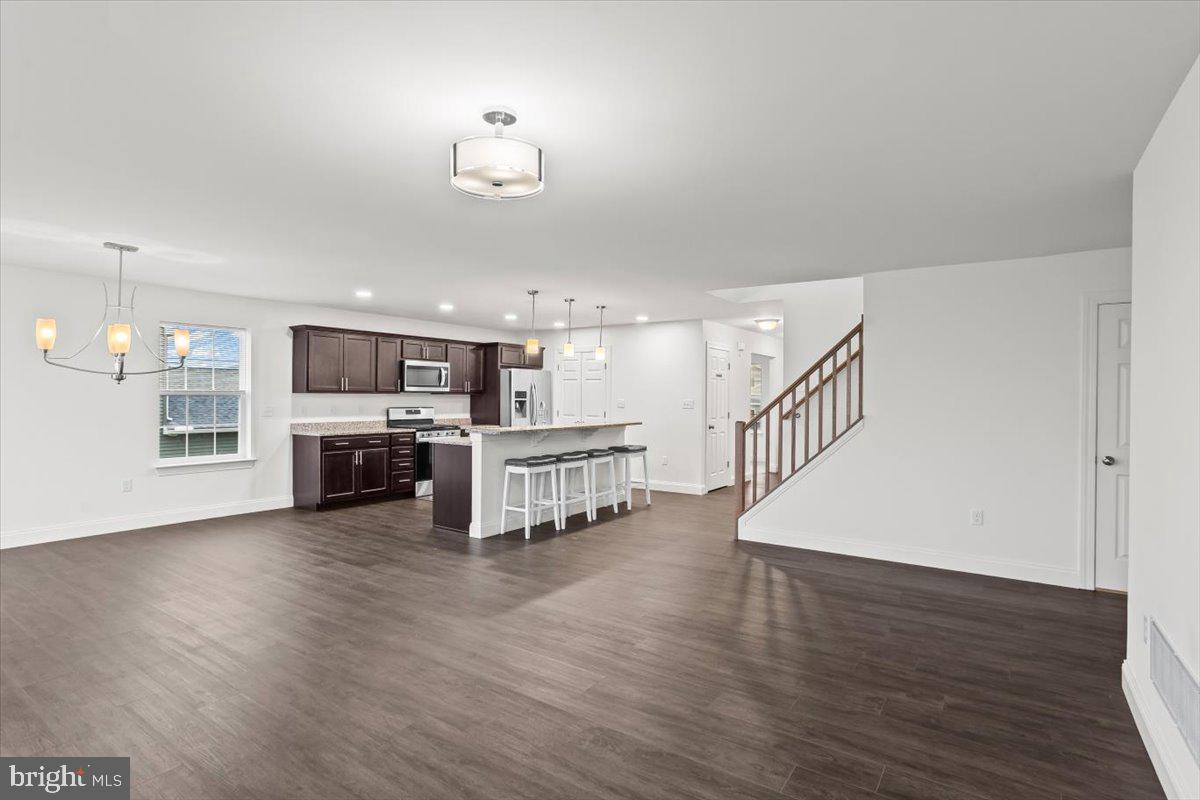 WINDY HEIGHTS, THE NEW - Residential