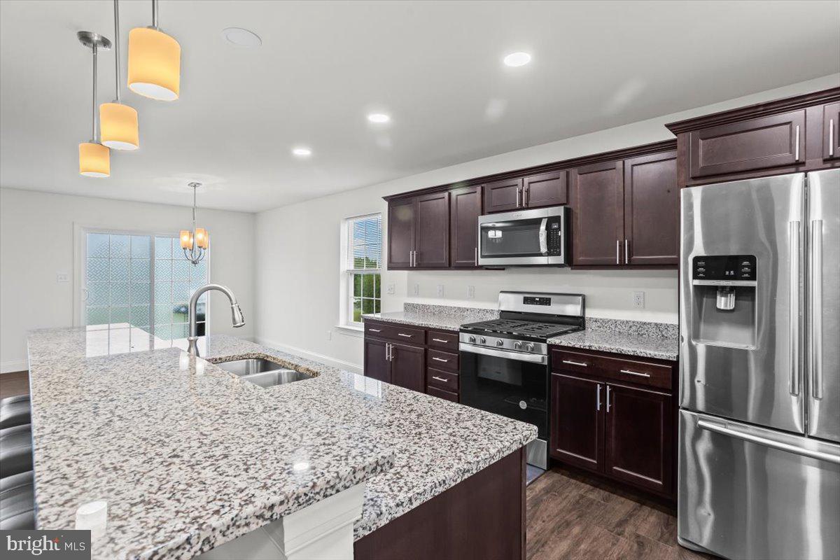 WINDY HEIGHTS, THE NEW - Residential