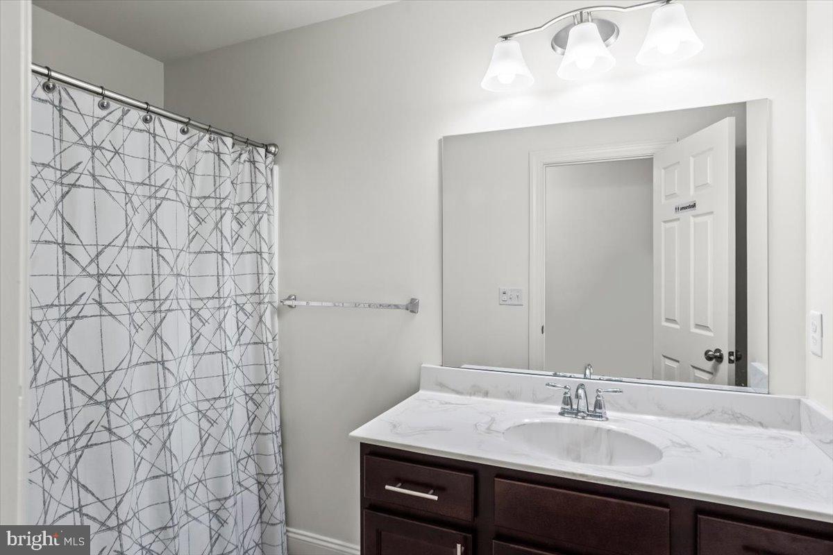 WINDY HEIGHTS, THE NEW - Residential