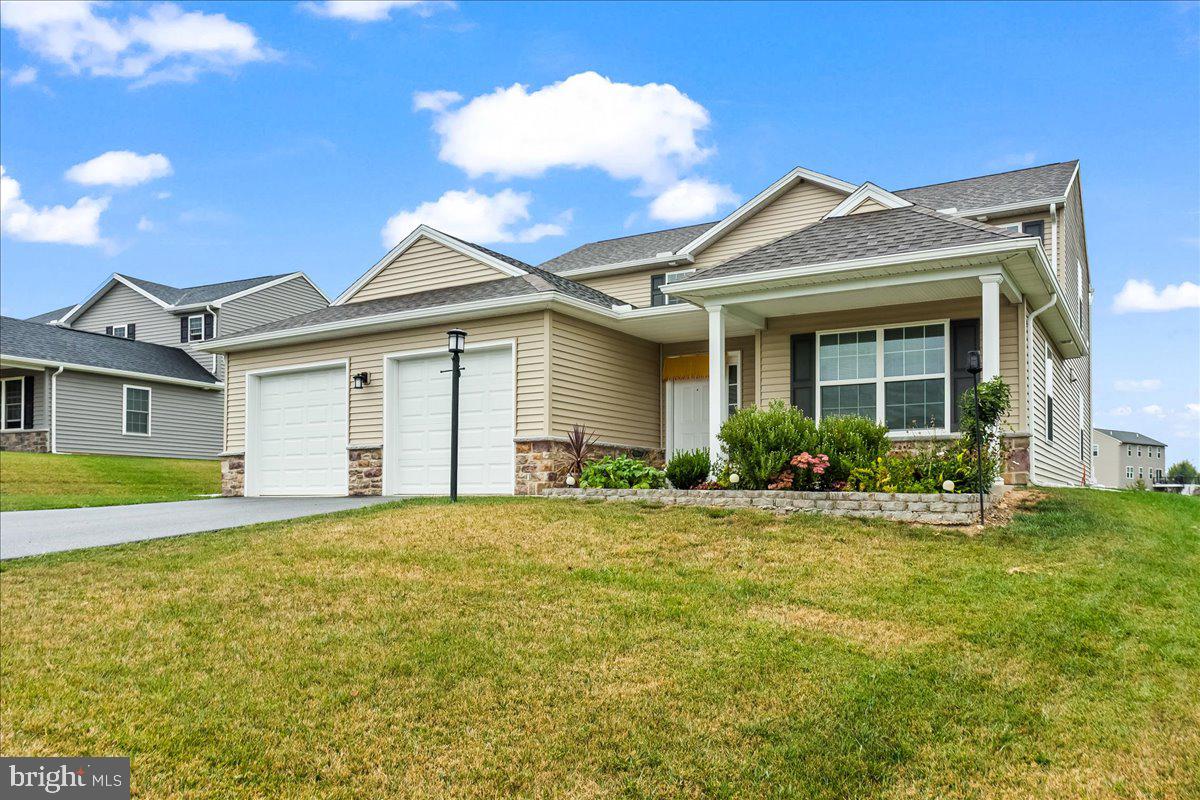 WINDY HEIGHTS, THE NEW - Residential