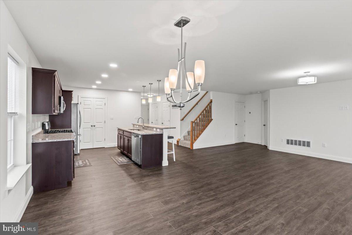 WINDY HEIGHTS, THE NEW - Residential