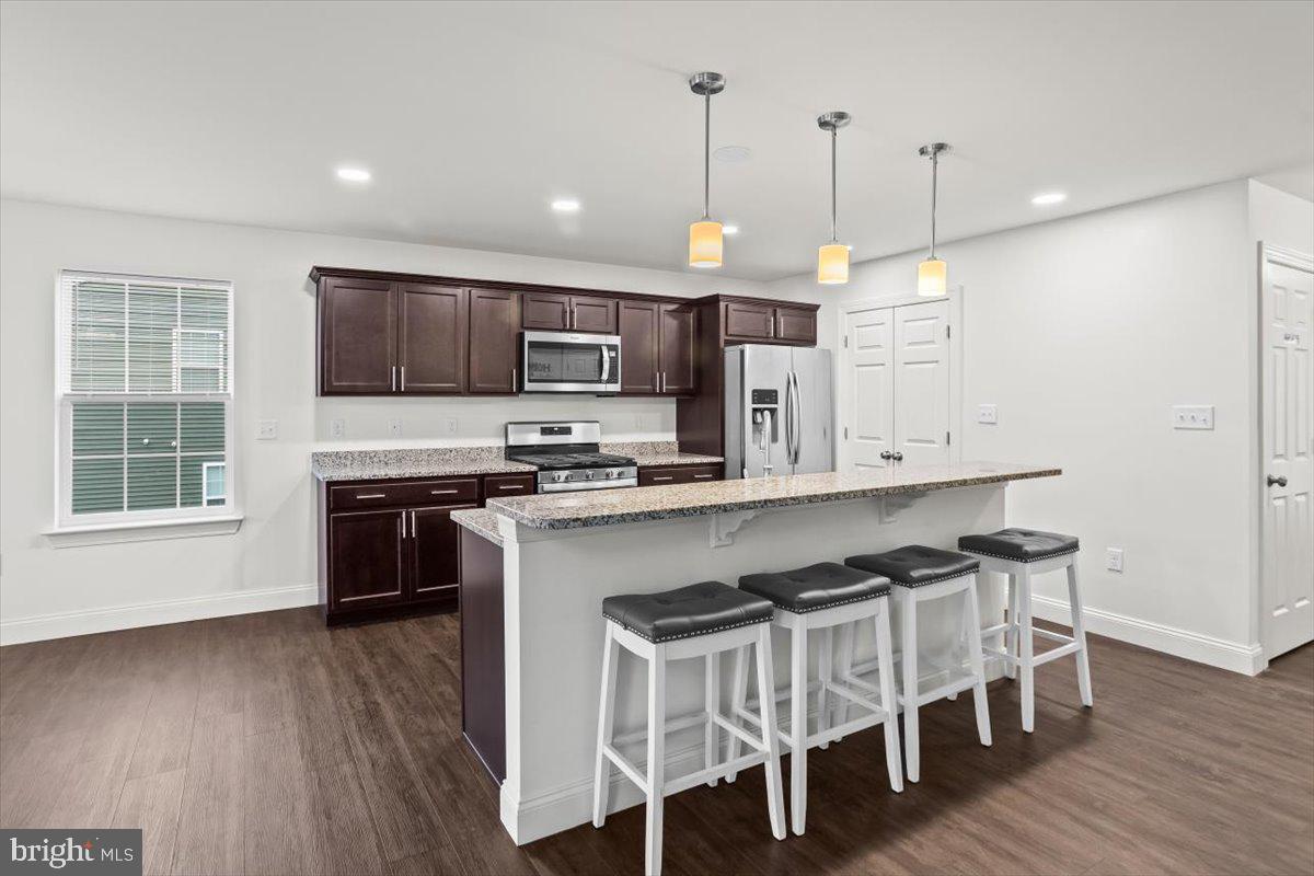 WINDY HEIGHTS, THE NEW - Residential