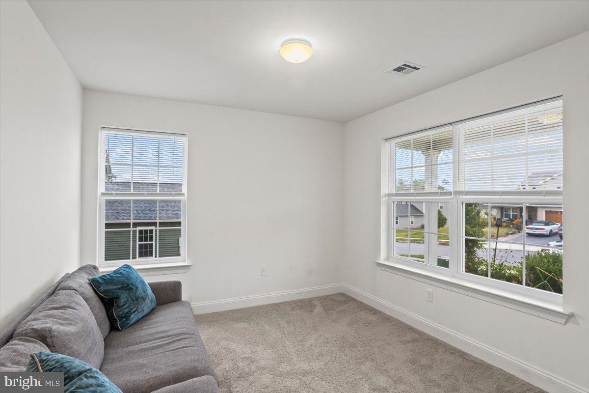 WINDY HEIGHTS, THE NEW - Residential