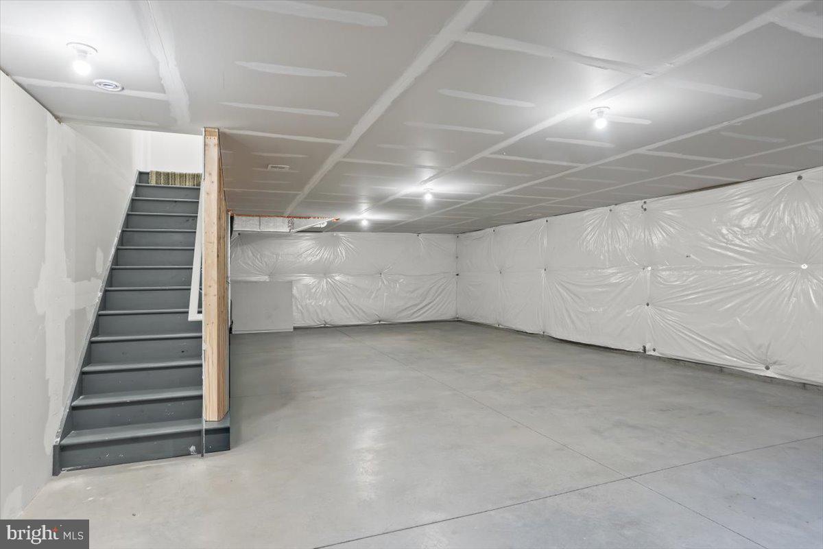 WINDY HEIGHTS, THE NEW - Residential