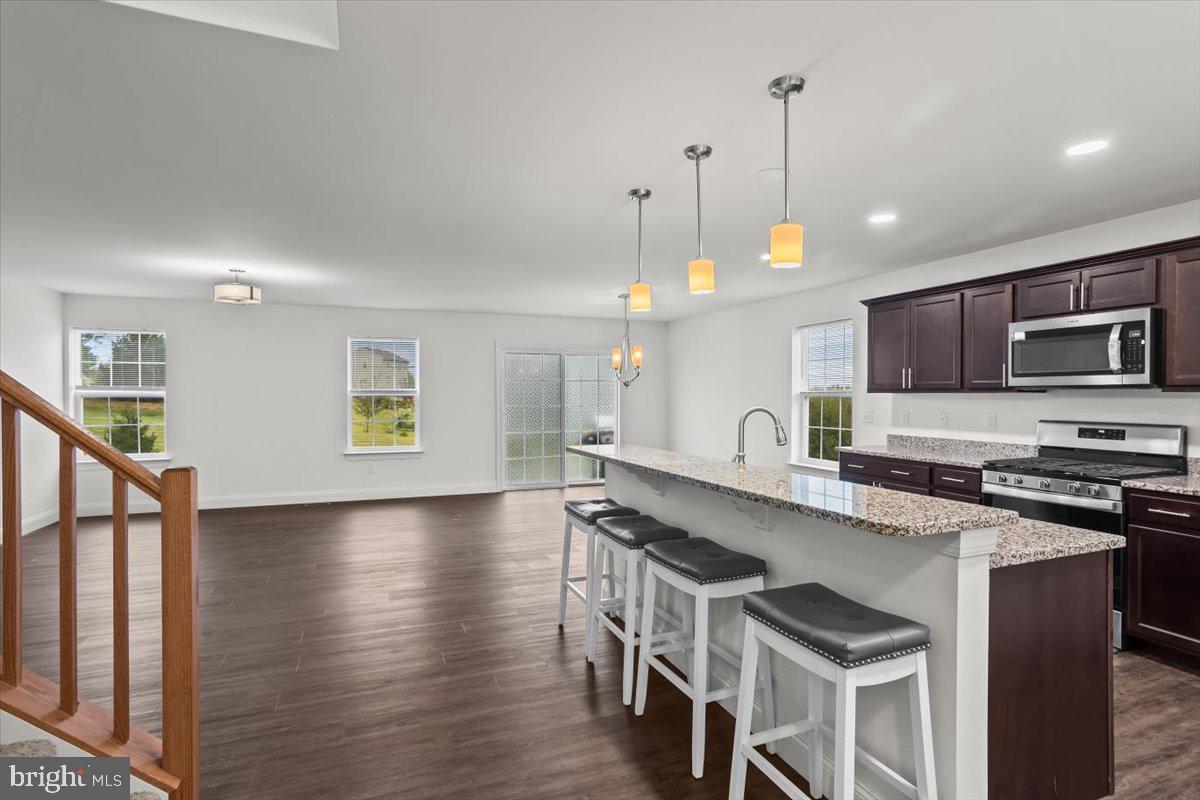 WINDY HEIGHTS, THE NEW - Residential