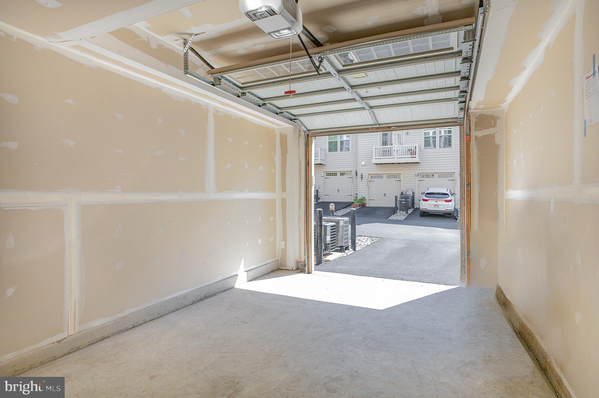 VIRGINIA MANOR CONDOMINIUM - Residential Lease