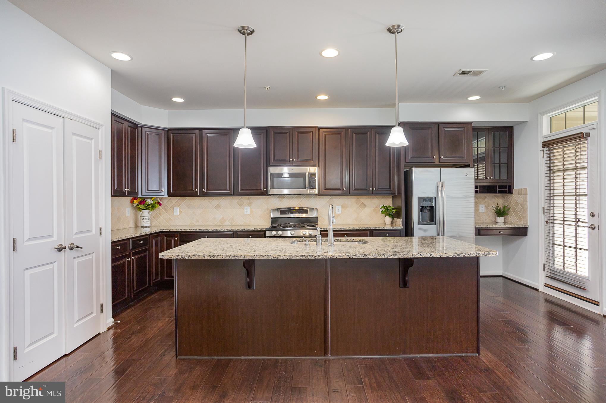 VIRGINIA MANOR CONDOMINIUM - Residential Lease